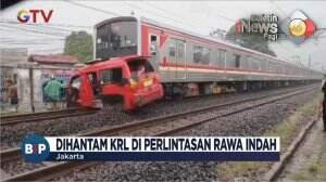 Angkot Ditabrak Kereta Api
