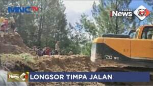Longsor Timpa Jalan