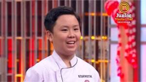 Nah Loh! Kenneth Bingung Sama Makananya Sendiri