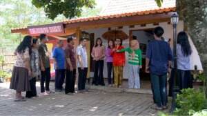 Aku Bukan Ustadzah Eps. 29 - Identitas Farah Sudah Tersebar Satu Kampung!