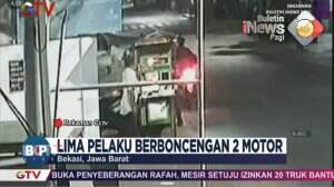Begal Menggunakan Senjata Tajam Terekam CCTV