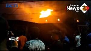 Toko Dan Gudang Plastik Terbakar
