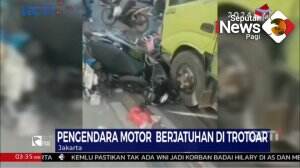 Tabrakan Truk Dan 8 Motor