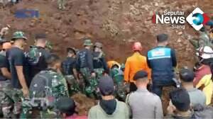 Evakuasi Korban Longsor Cugenang