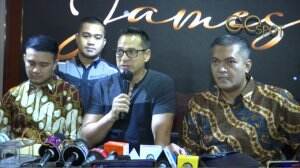 Perceraian Ari Wibowo Akibat Orang Ketiga?