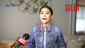 Prilly Sungkeman Dengan Orang Tua