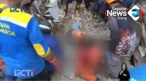 Balita Ditemukan Terkubur Reruntuhan
