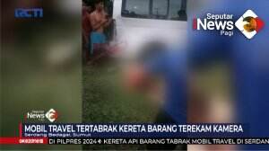 Kereta Tabrak Mobil Travel