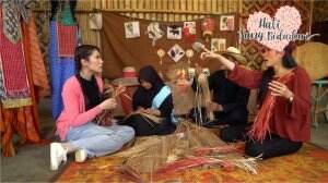 Miss Carla Dan Miss Harini Buat Ornamen Imlek Dari Bambu - HSB Eps. 193