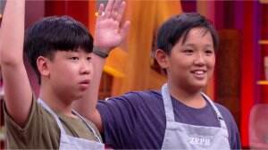 Christian Sampai Maksa Zeph Untuk Angkat Tangan - Junior MasterChef Indonesia