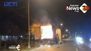 Muatan Truk Kontainer Terbakar Di Pantura