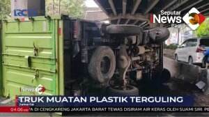 Truk Menabrak Beton Separator Hingga Terguling