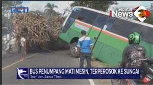 Truk di Jember Masuk Sungaii