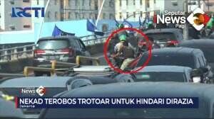 Aksi Nekat Pengendara Motor Hindari Razia