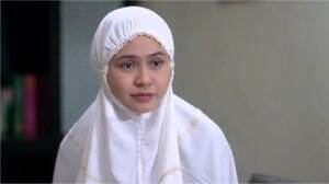 Aku Bukan Ustadzah Eps. 9 - Warga Kembali Percaya Farah!