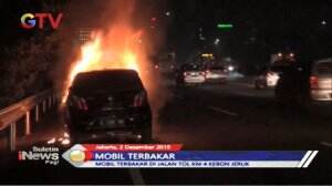 Api Hanguskan Mobil di Tol Kebon Jeruk