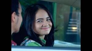 Romantisnya Gilang dan Lita Saat Di Mobil