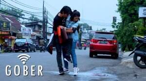 Ciee.. Beben Antar Karina Ke Toko Buku