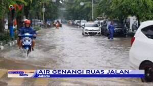 Air Genangi Ruas Jalan Sebabkan Sepeda Motor Mogok