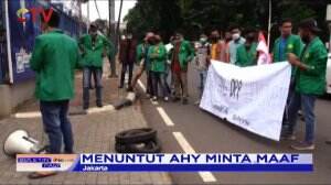 Puluhan Mahasiswa Demo Di Depan Kantor DPP Partai Demokrat