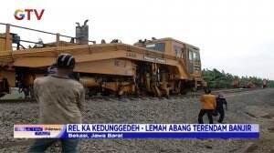 PT KAI Melakukan Perbaikan Rel Kereta Api Yang Rusak Akibat Banjir