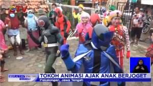 Puluhan Badut Hibur Anak Korban Banjir