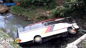 Bus Masuk Jurang 15 Meter Sebabkan 2 Orang Tewas