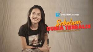 Lania Fira mencontohkan berperan sebagai Mak Eros. Dia juga bercerita bagaimana membangun chemistry dengan Randy Martin.