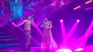 DUET CIAMIK! Via Vallen feat Sruti Respati [MUNDUR ALON-ALON] - Ambyar Awards 2020