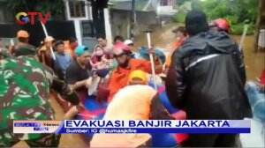 Momen Evakuasi Korban Banjir di DKI Jakarta