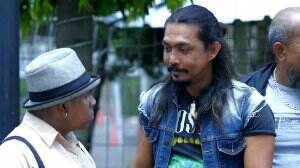 Gondrong Mencoba Menggoda Sukirman Untuk Ikut Dengan Dia - Amanah Wali 4 Eps 222