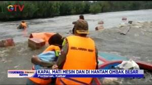 Kapal Motor Yang Mengangkut Bantuan Sembako Untuk Korban Bencana Alam Kandas Di Terjang Ombak Besar