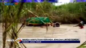 Video Viral Warga Menghanyutkan Keranda Jenazah Melintasi Sungai