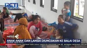Puluhan Warga Korban Banjir Mengungsi di Balai Desa Jember