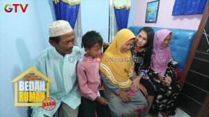 Keluarga Pak Basrudin Menangis Bahagia Dengan Rumah Baru Mereka