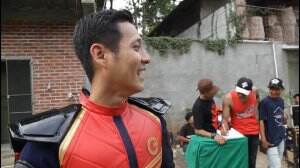 Ribetnya Shooting Go Hero Pakai Kostum Robot!