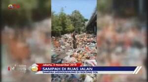 Gunungan Sampah di Kolong Tol Tanjung Priok