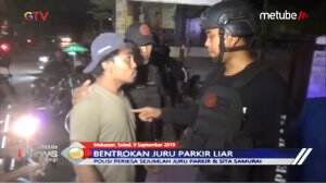 Juru Parkir Liar Bentrok