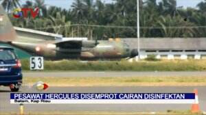 Membawa Perlengkapan Medis ke Indonesia, Pesawat Hercules Dari Tiongkok Disemprot Disinfektan Terlebih Dahulu