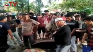 Pria Tewas Tersambar Petir Saat Duduk di Warung