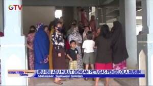 Ratusan Ibu-Ibu Protes Pungli di Rumah Susun