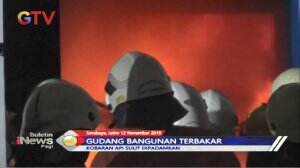 Bahan Mudah Terbakar Menyulitkan Proses Pemadaman Api Kebakaran Gudang di Surabaya