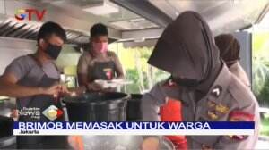 Aksi Kepedulian, Brimob Memasak Untuk Warga