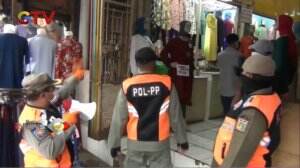 Satpol PP Tutup Paksa Kios Pedagang