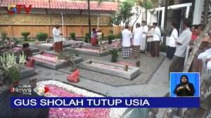 Persiapan Pemakaman Gus Sholah