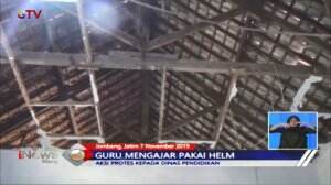 Geram! Kondisi Sekolah Rusak, Ini Aksi Guru Nekat Tetap Mengajar Memakai Helm