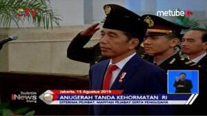 Jokowi Serahkan Anugerah Kehormatan