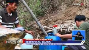 Kekeringan, Warga Naik Turun Bukit Demi Air