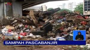 Gunung Sampah Pascabanjir Kalibata