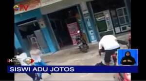 Viral, Gladiator Empat Putri Berseragam Adu Jotos Tanpa Alasan Jelas